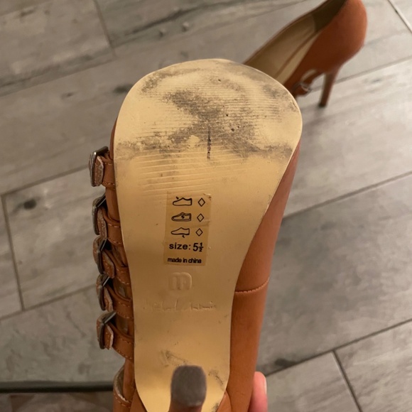 Heels - Picture 6 of 7